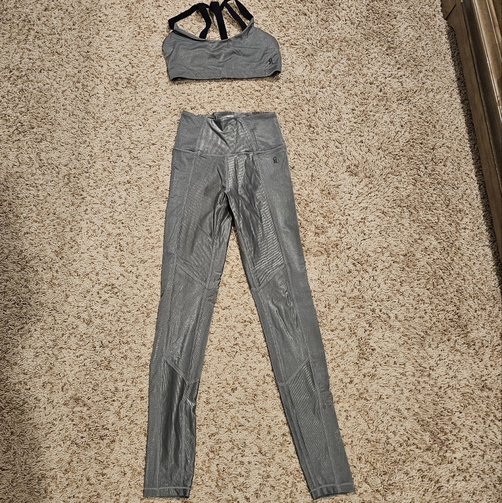 Good American The Shiney Rib Leggings and Top Set In Smoked Pearl